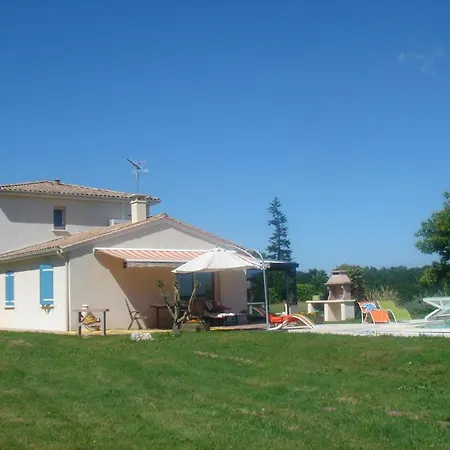 Chambres D'hotes Les Albizias Bed & Breakfast Les Essards (Charente)