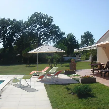Chambres D'hotes Les Albizias Bed & Breakfast *
