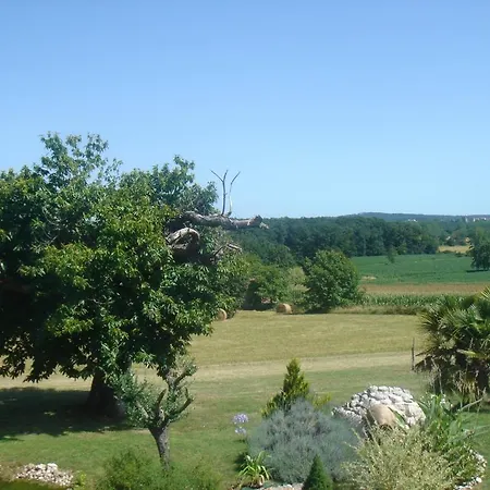 Chambres D'hotes Les Albizias Bed & Breakfast Les Essards (Charente)
