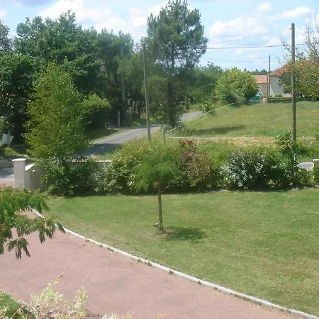 Chambres D'hotes Les Albizias Bed & Breakfast
