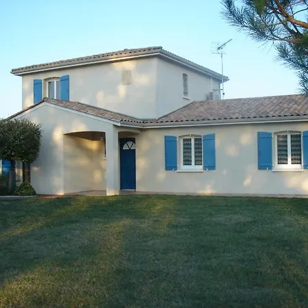 Chambres D'hotes Les Albizias Bed & Breakfast Les Essards (Charente)